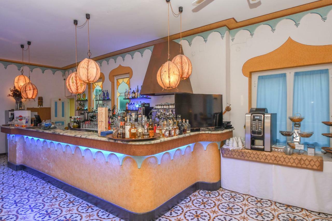 Hotel Arabesque Вариготи Екстериор снимка